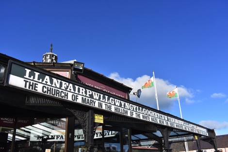 Llanfairpwllgwyngyllgogerychwyrndrobwllllantysiliogogogoch